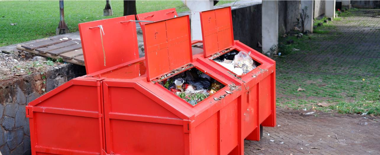 commercial trash bins - power Bear