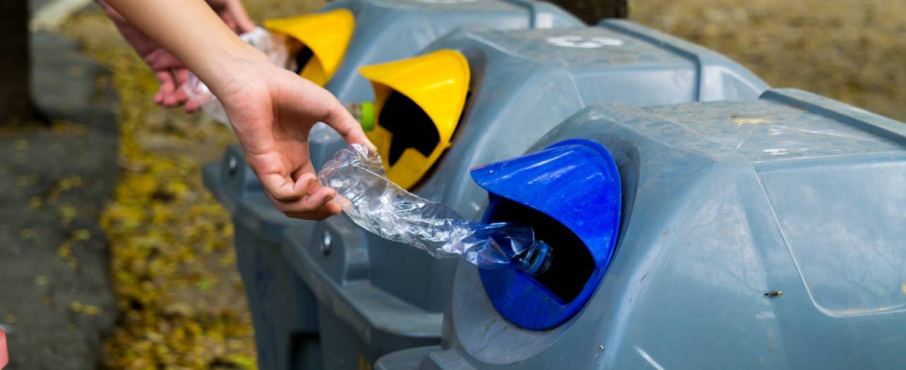 Plastic waste bin by Power Bear